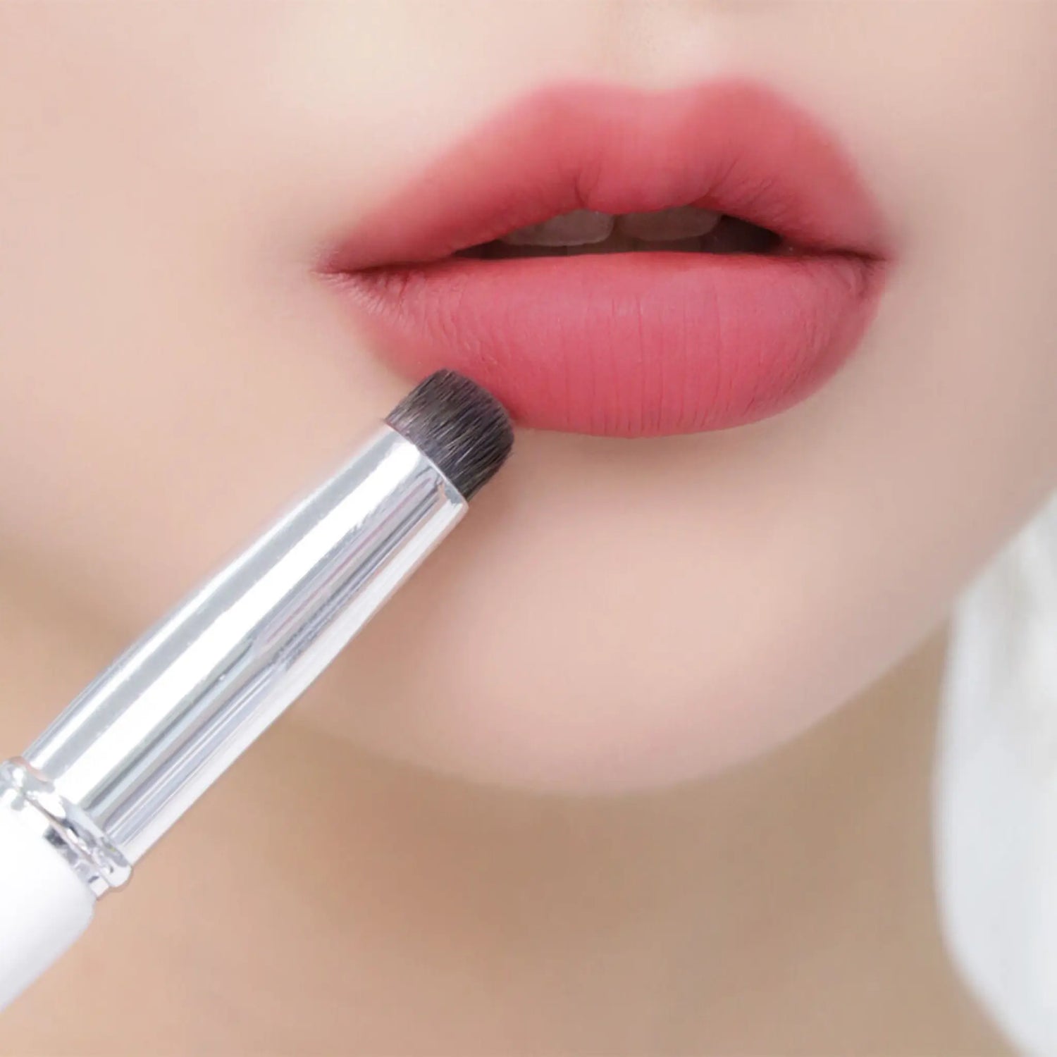 [FILLIMILLI] Fillimilli Portable Over Lip Brush 932 - SFOILER