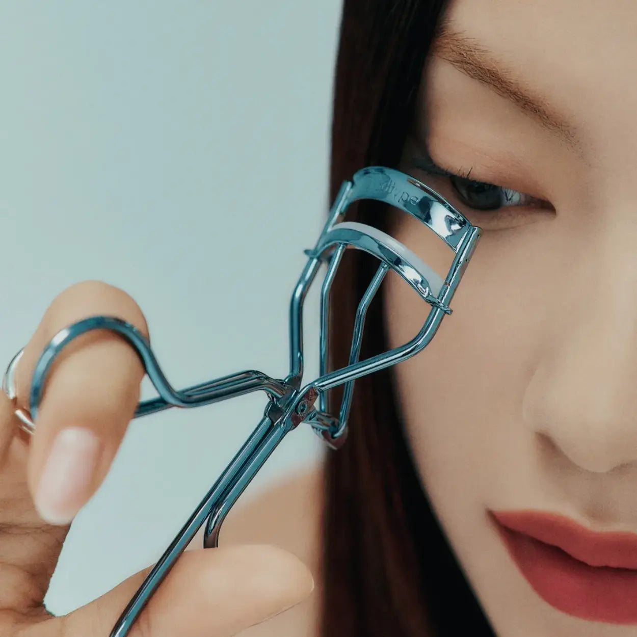 [ODDTYPE] Limitless Eyelash Curler - SFOILER