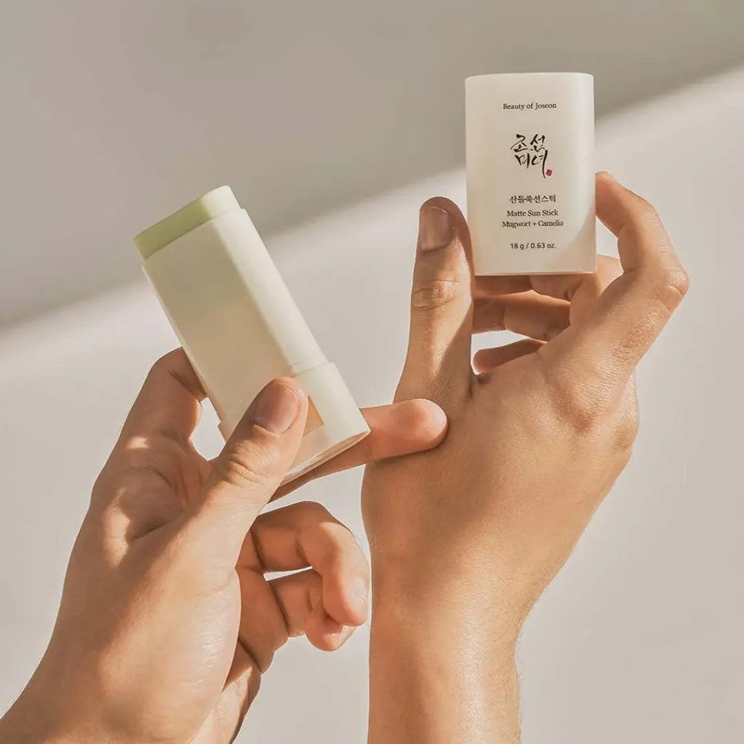 [BEAUTY OF JOSEON] Matte Sun Stick: Mugwort + Camelia SPF50+ PA++++ - 18g - SFOILER